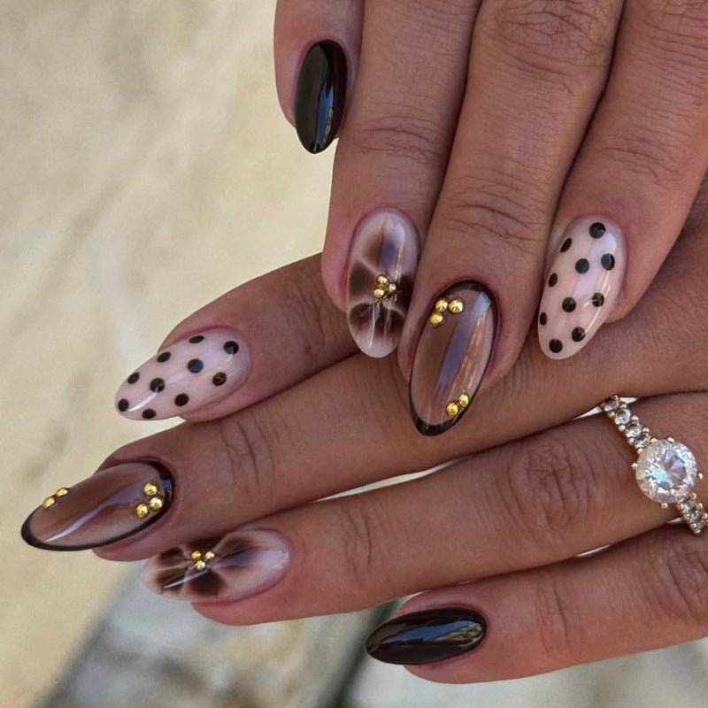 Almond-shaped Nails - Bellezza Boutique